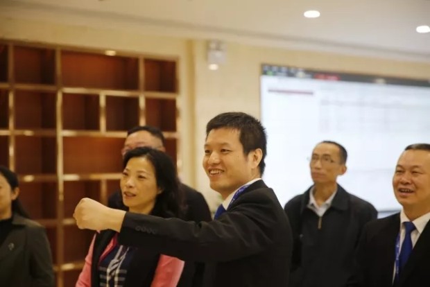 武侯區(qū)委副書(shū)記蒞臨頂呱呱政企服務(wù)中心調(diào)研